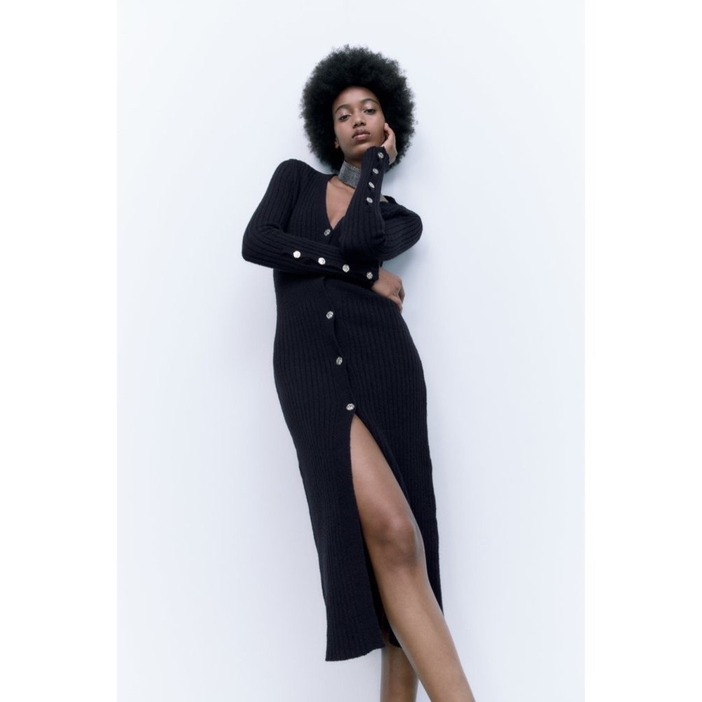 [zara] Ribbed knit dress with gold buttons